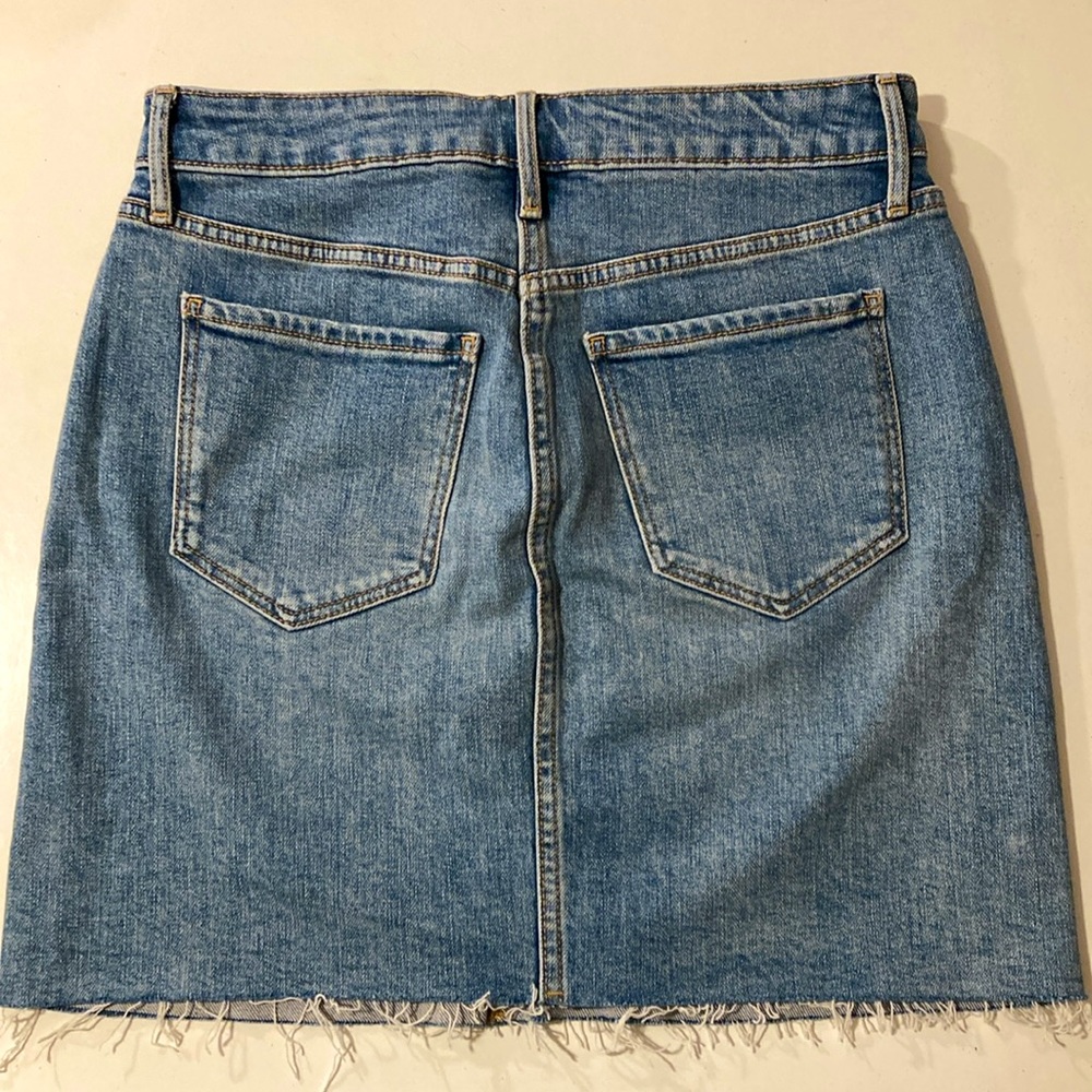 Old Navy High Waisted Cut-off Jeans Distressed Light Wash Size 6 - Picture 3 of 5
